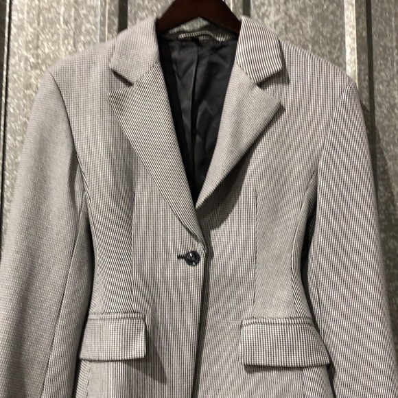 Black and gray blazer - Picture 2 of 4